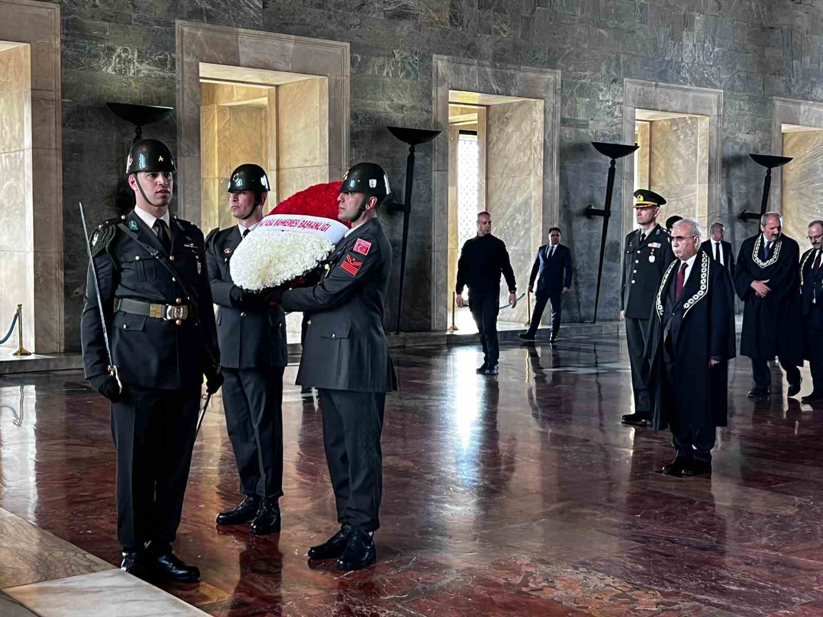 anayasa mahkemesi heyeti anitkabiri ziyaret etti 1 3dZjJHJG