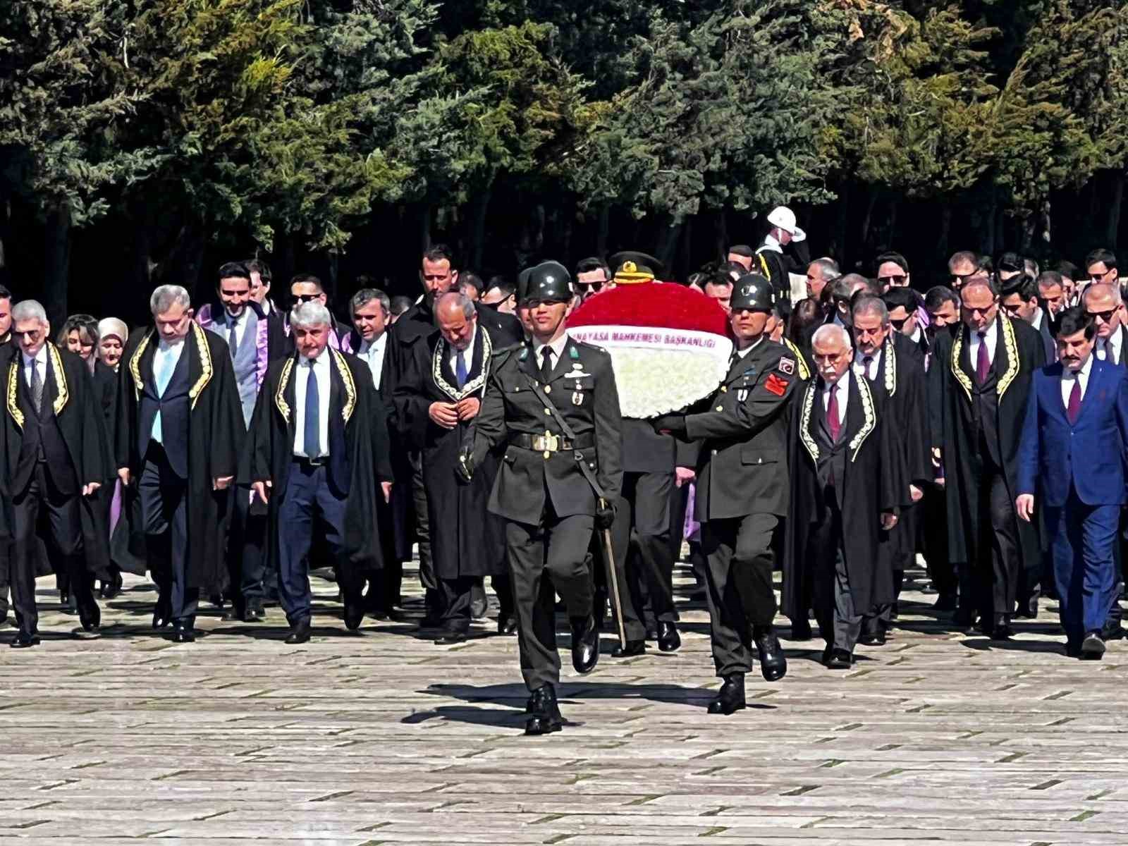 anayasa mahkemesi heyeti anitkabiri ziyaret etti 2 wcWYqLjB