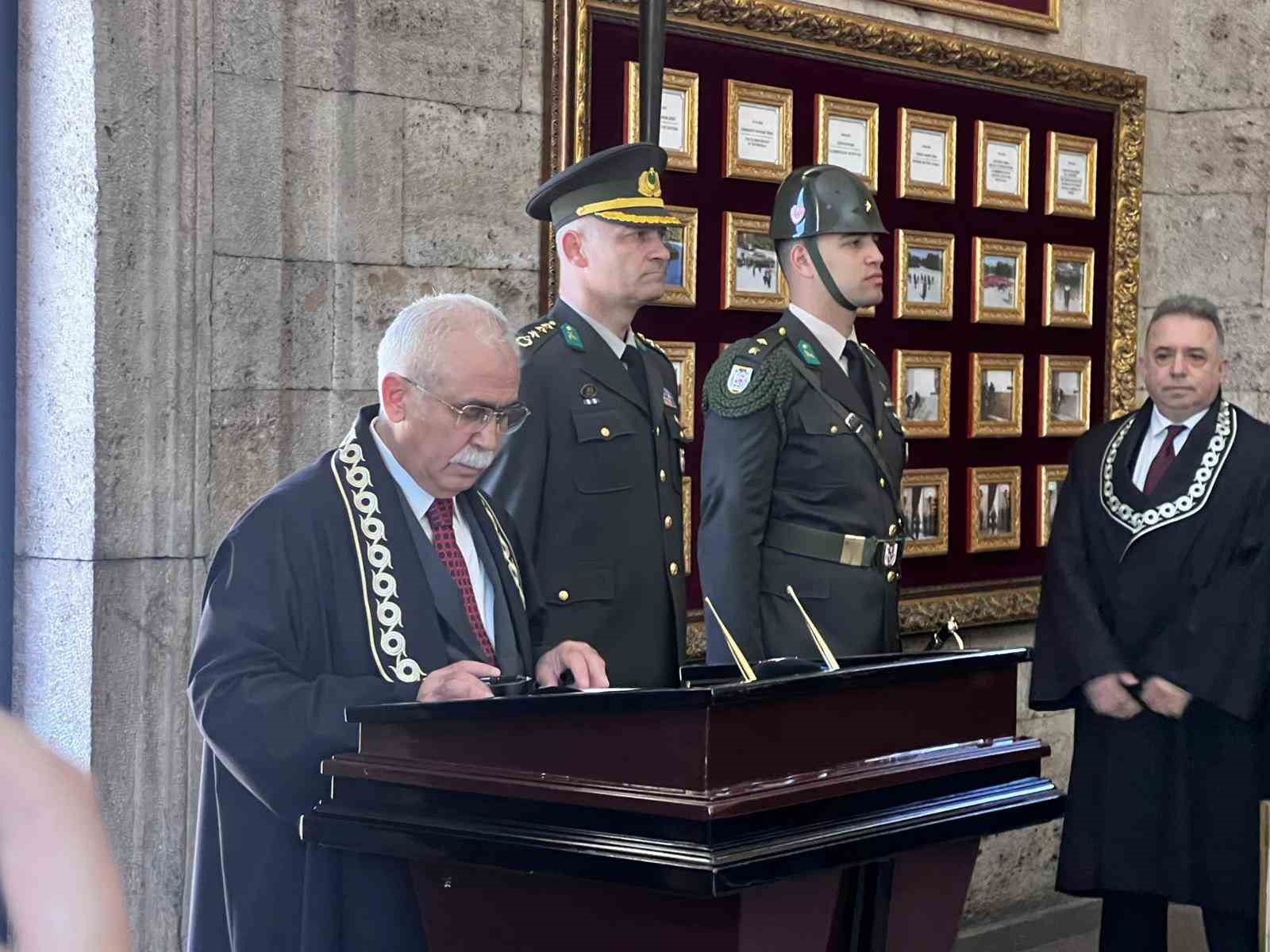 anayasa mahkemesi heyeti anitkabiri ziyaret etti 3 ZyStmgeG