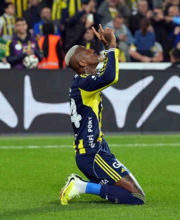 anderson-talisca-ligdeki-3-golunu-atti-YXKkw75y.jpg