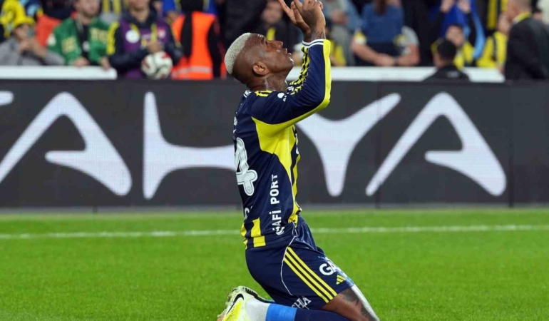 anderson-talisca-ligdeki-3-golunu-atti-YXKkw75y.jpg