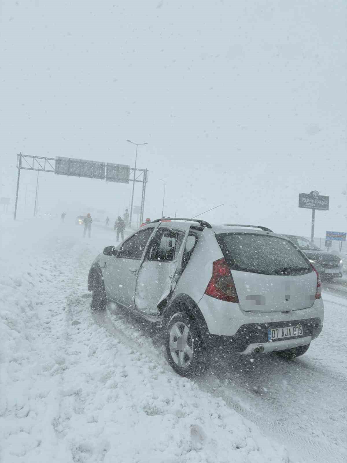 ani tipi kazaya neden oldu yardima ekipler kostu 3 2MH1jVUT