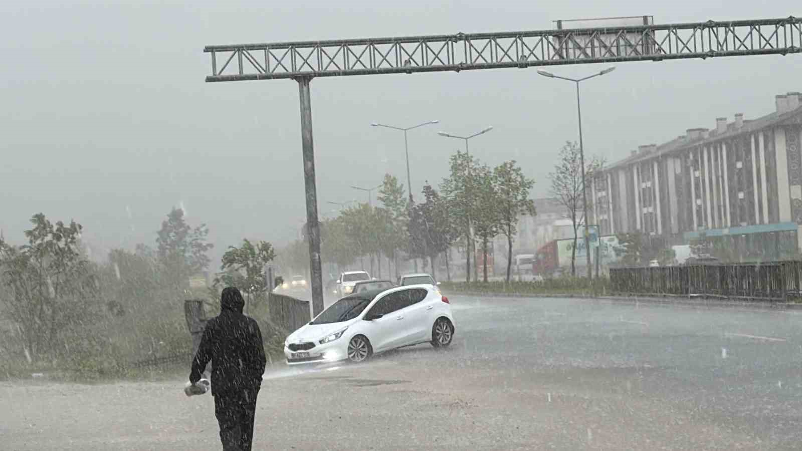 aniden bastiran saganak duzcelileri hazirliksiz yakaladi 0 FwUAwevg