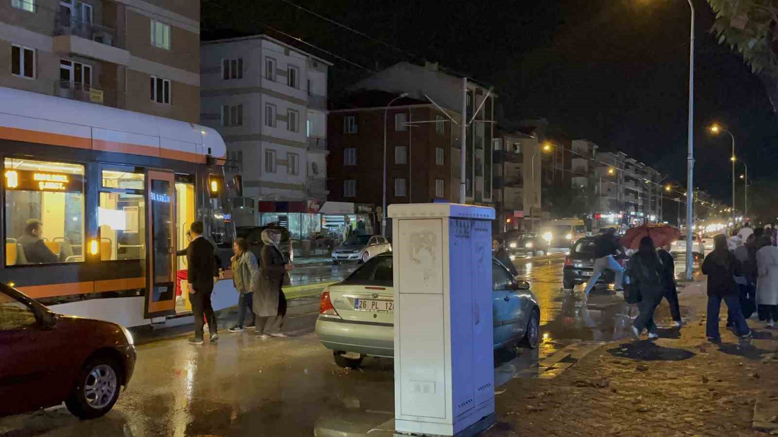 aniden bastiran yagmur avrupa kentini felc etti 0 ZcBNYFvv