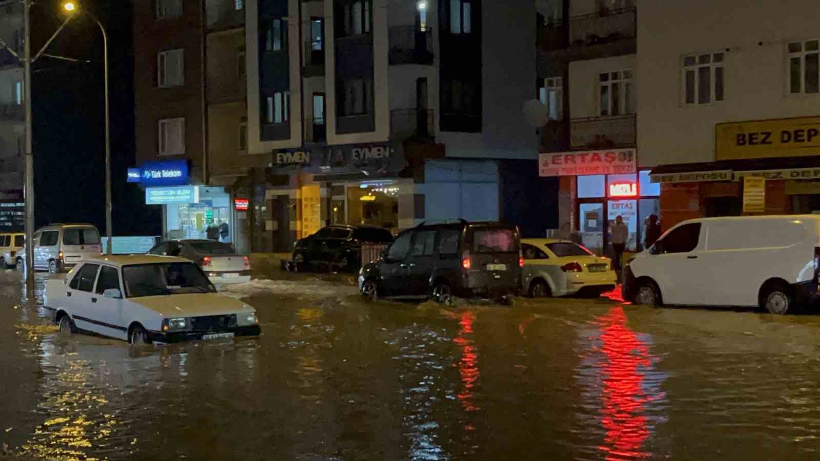 aniden bastiran yagmur avrupa kentini felc etti 7 SWgHAsgD