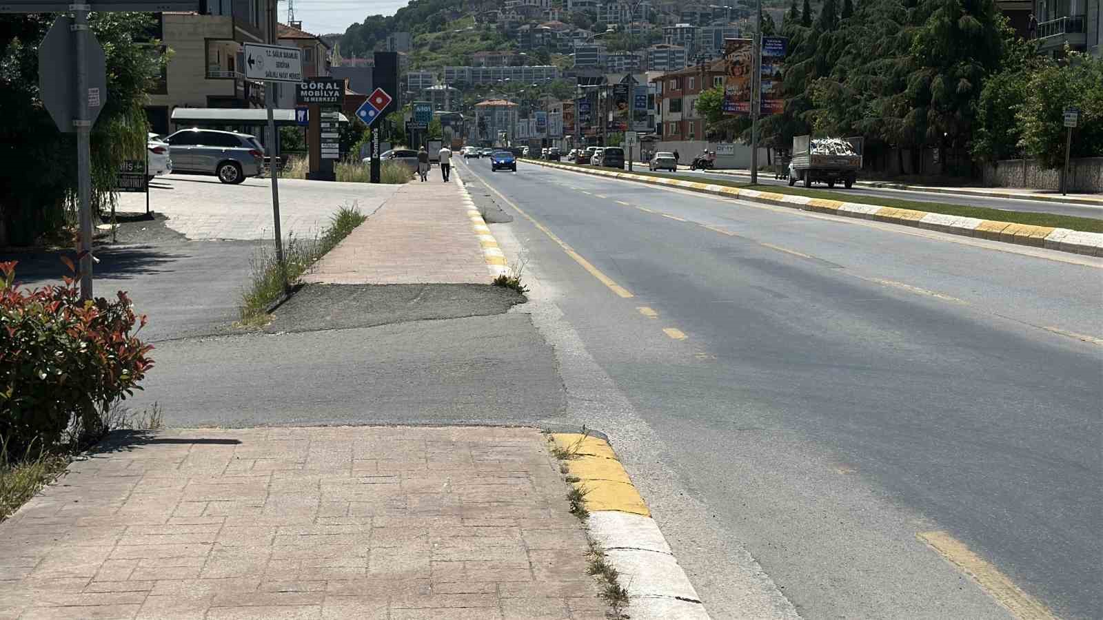 aniden yola firlayan bisikletli cocuklar olumun kiyisindan dondu 4 ty3KgJ3U