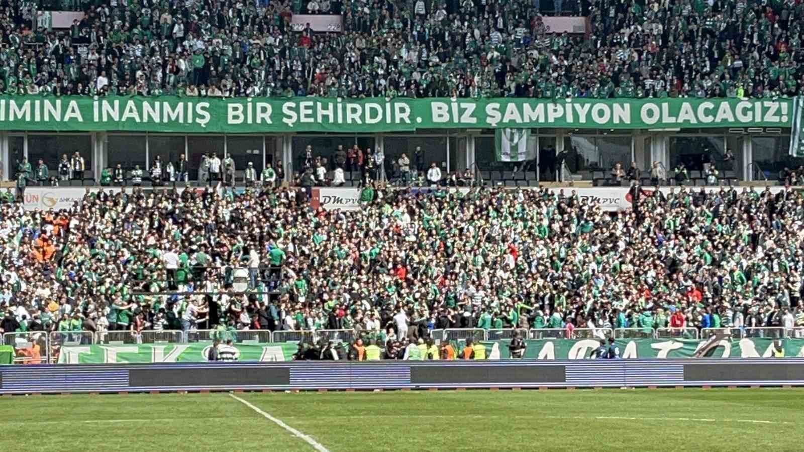 ankara demirspor bursaspor maci oncesi tribunde kavga cikti 0 NnpQZSDv