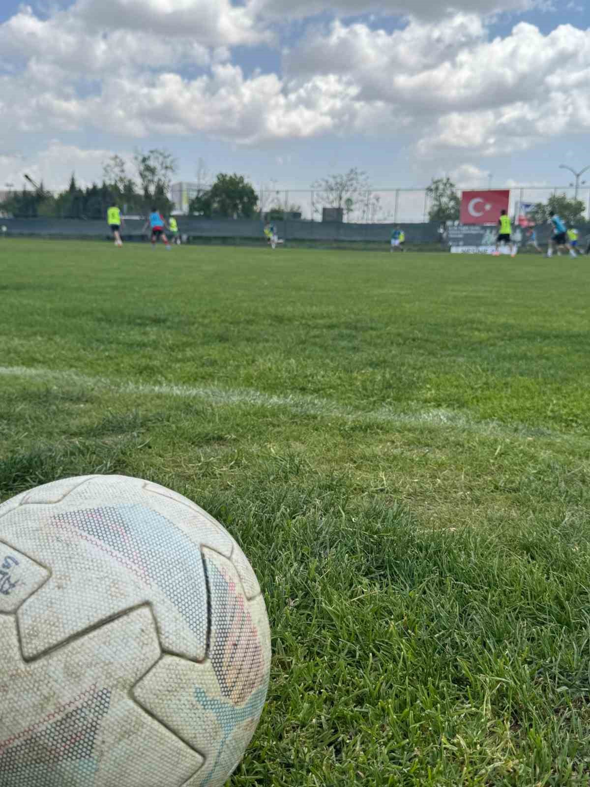 Ankara Demirspor Futbol Akademisi seçmelerine 3 binin üzerinde katılım 7 ankara demirspor futbol akademisi secmelerine 3 binin uzerinde katilim 3 p96cNLs9