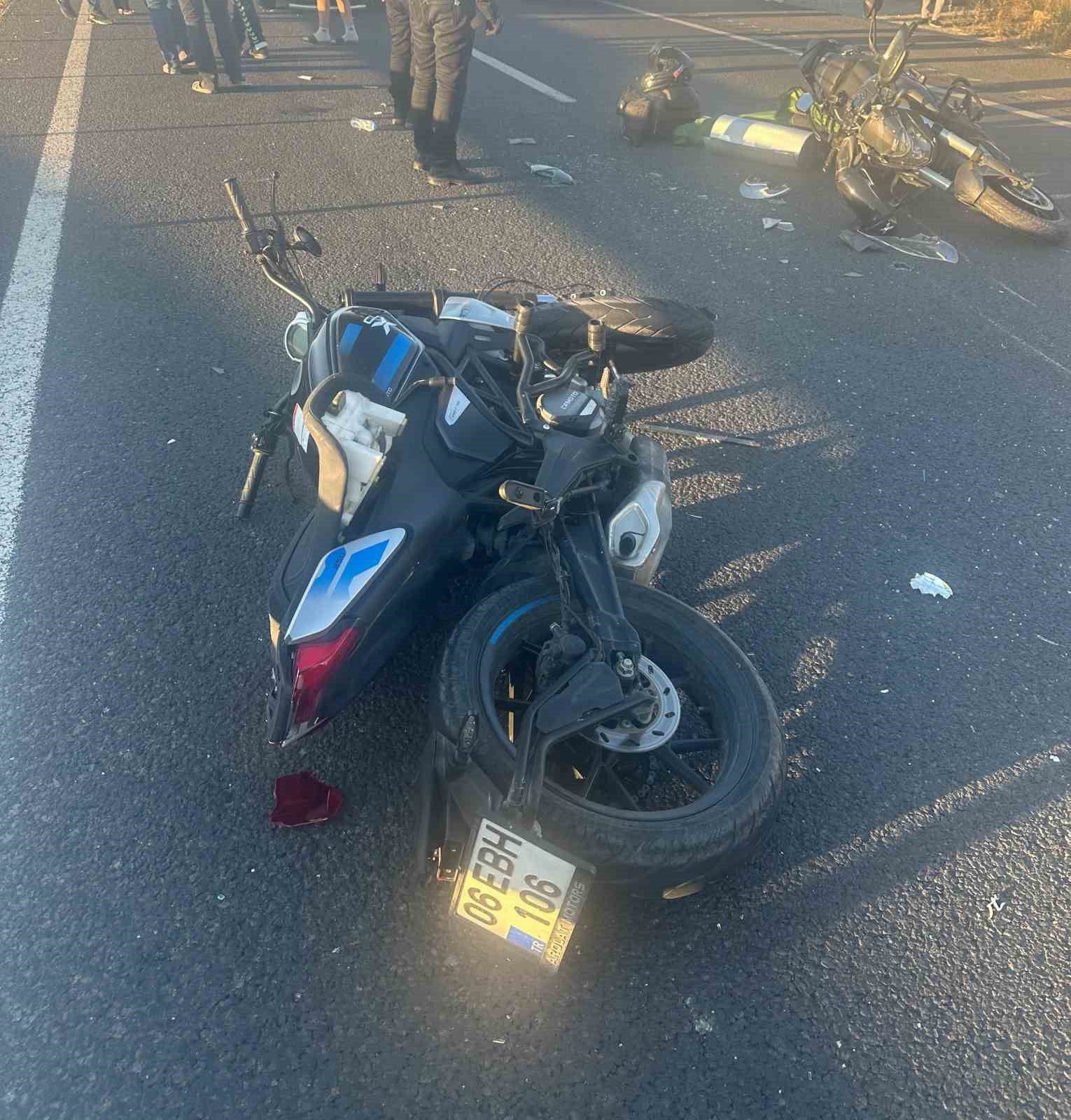 ankara eskisehir yolunda iki motosiklet ayni istikametteki otomobile carpti 2 yarali 3 DngBcAVL