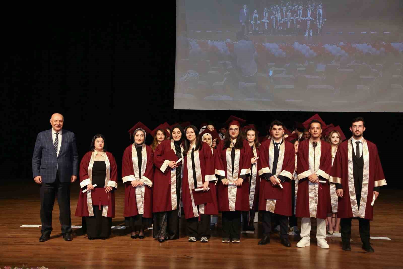 ankara haci bayram veli universitesi iletisim fakultesi mezuniyet toreni yapildi 4 efiBpmjW
