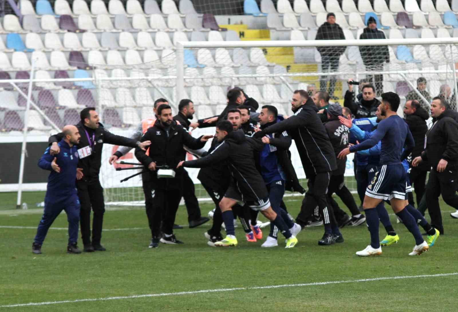ankara keciorengucu erzurumspor fk macinda kavga cikti 0 YTkY49Yh