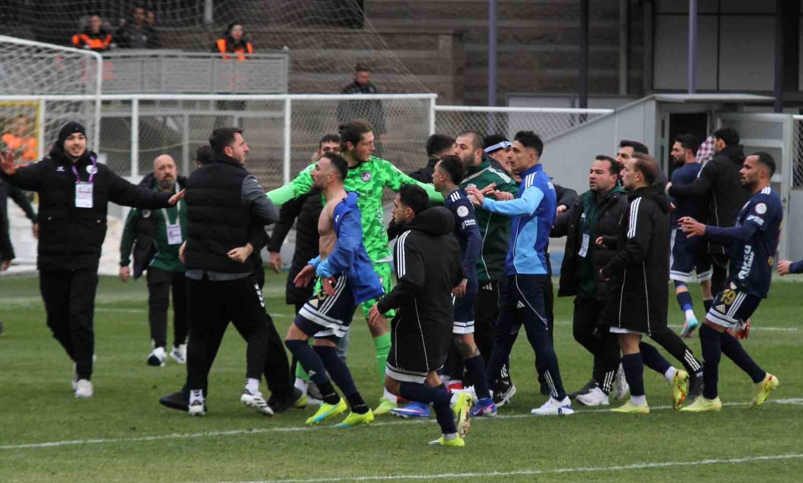 ankara keciorengucu erzurumspor fk macinda kavga cikti 1 HCZiczS4