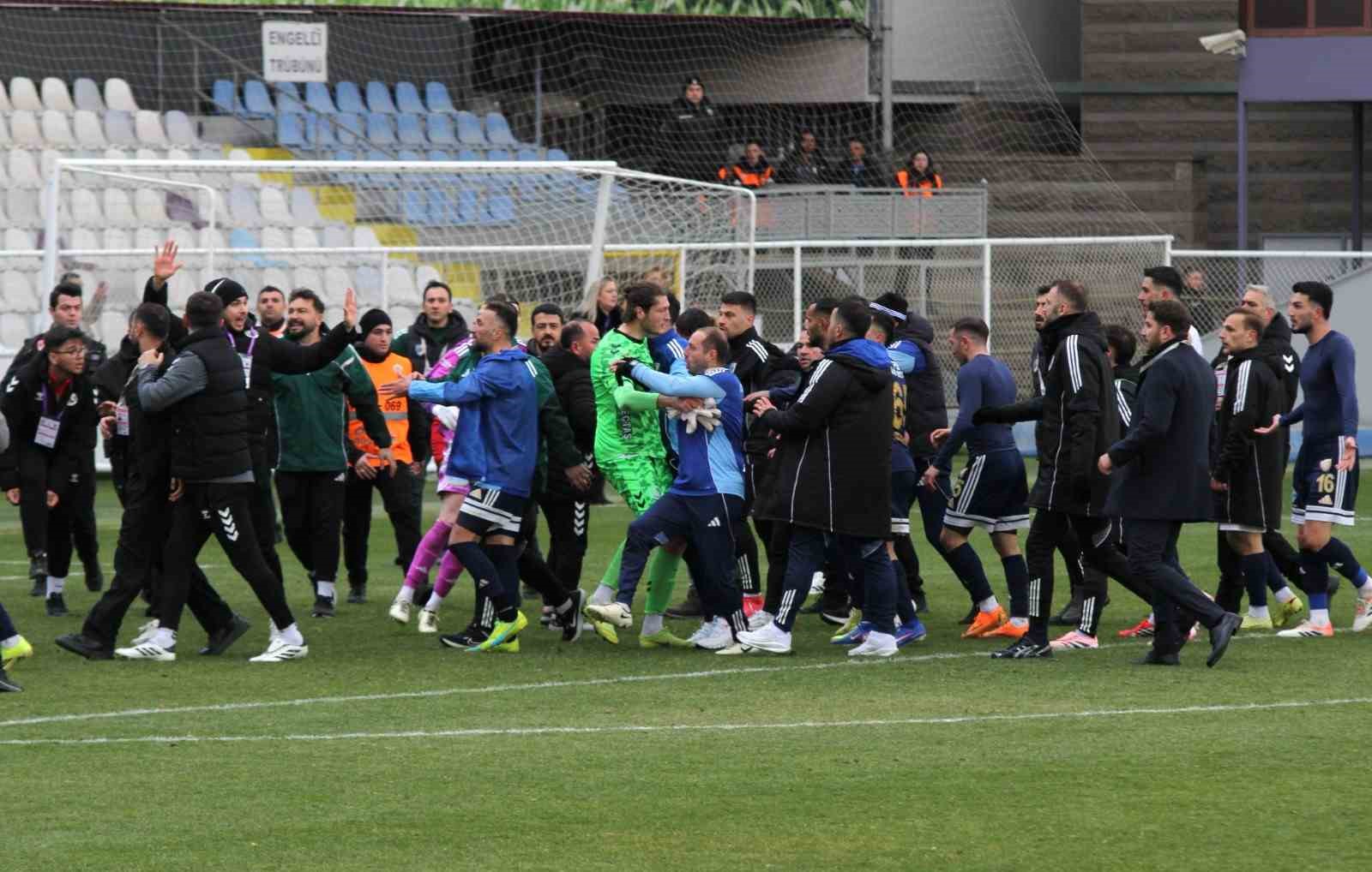 ankara keciorengucu erzurumspor fk macinda kavga cikti 2 gRR19njC