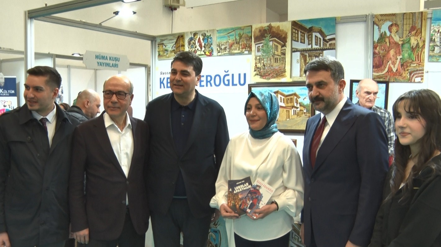 ankara kitap fuarinda son gun askida kitap uygulamasi dikkat cekti 0 r9KZ6S46