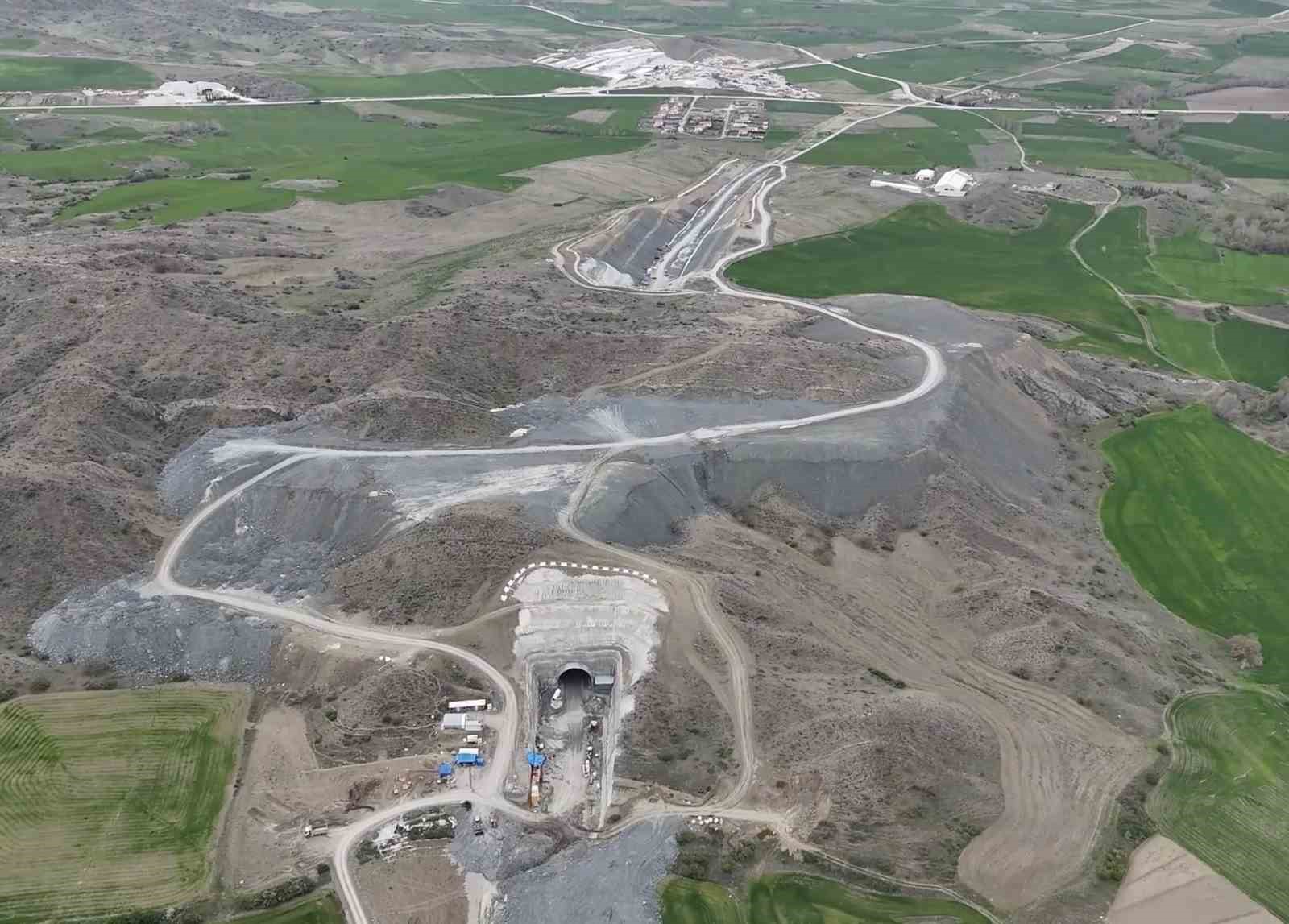 ankara samsun hizli tren hattinin delice corum etabinin yuzde 25i tamamlandi 1 bNwUeaFV