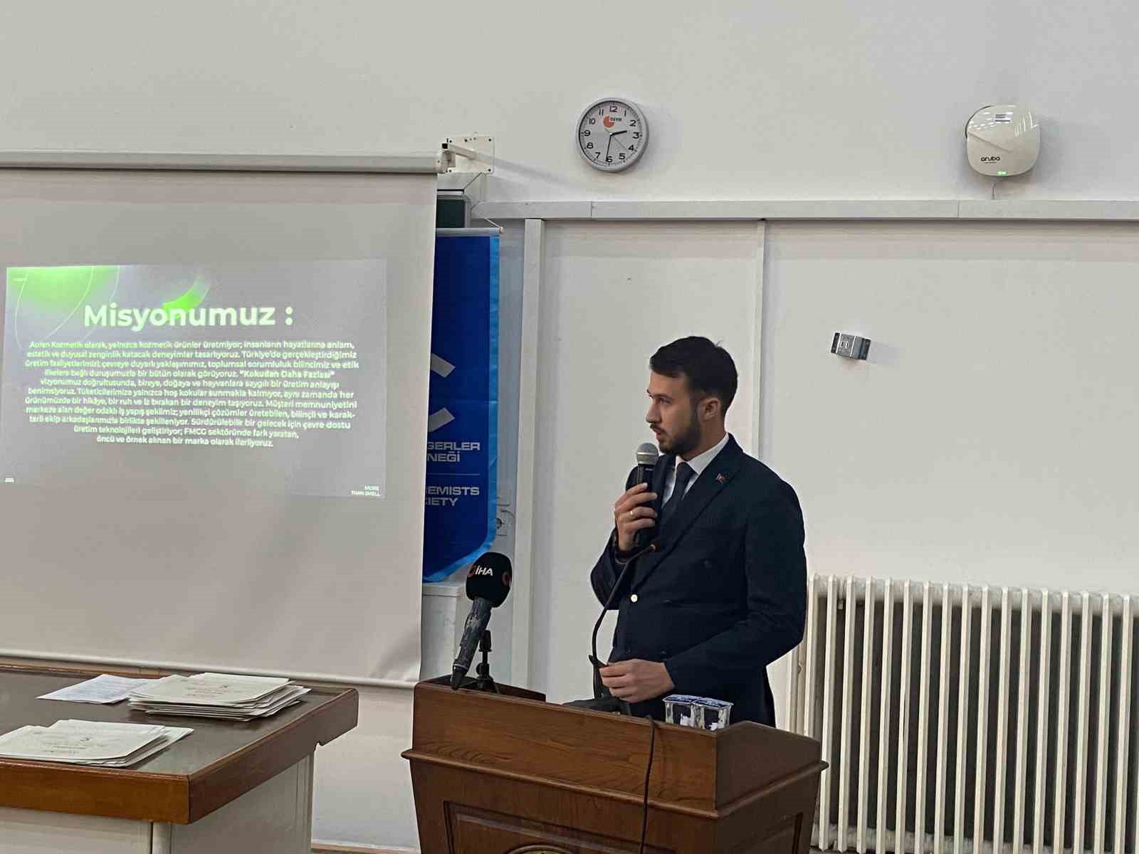 ankara universitesinde kimya ogrencilerine beyaz onluk toreni 0 lNvd9wP8