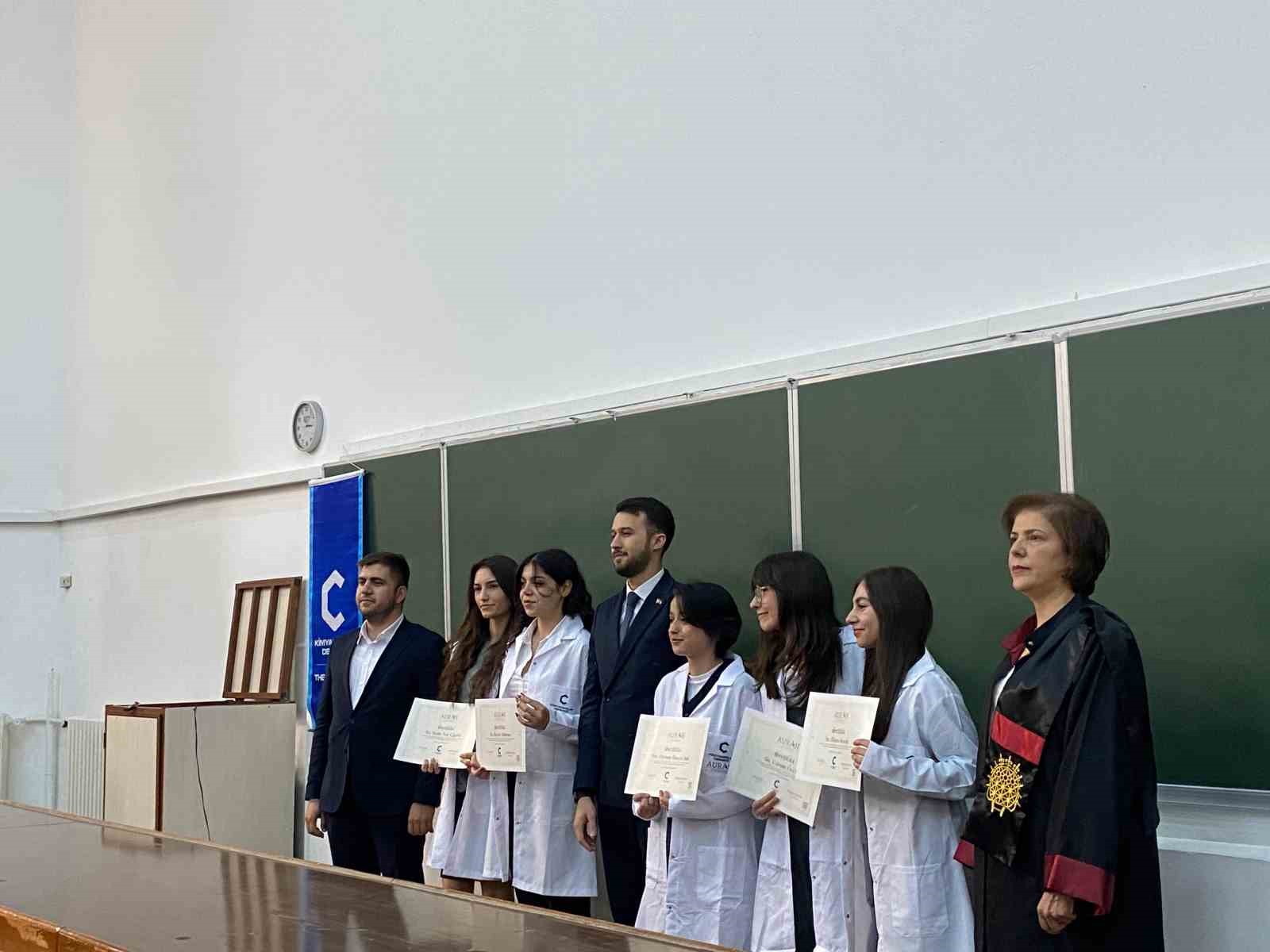 ankara universitesinde kimya ogrencilerine beyaz onluk toreni 1 GP9CfQU6
