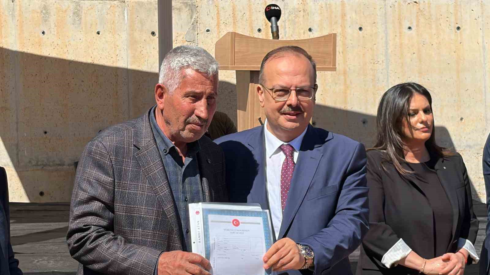 ankara valisi canbolat genclerimizin koylerimizden uzaklasmasi hepimizi dusunduren onemli bir mesele haline gelmistir 3