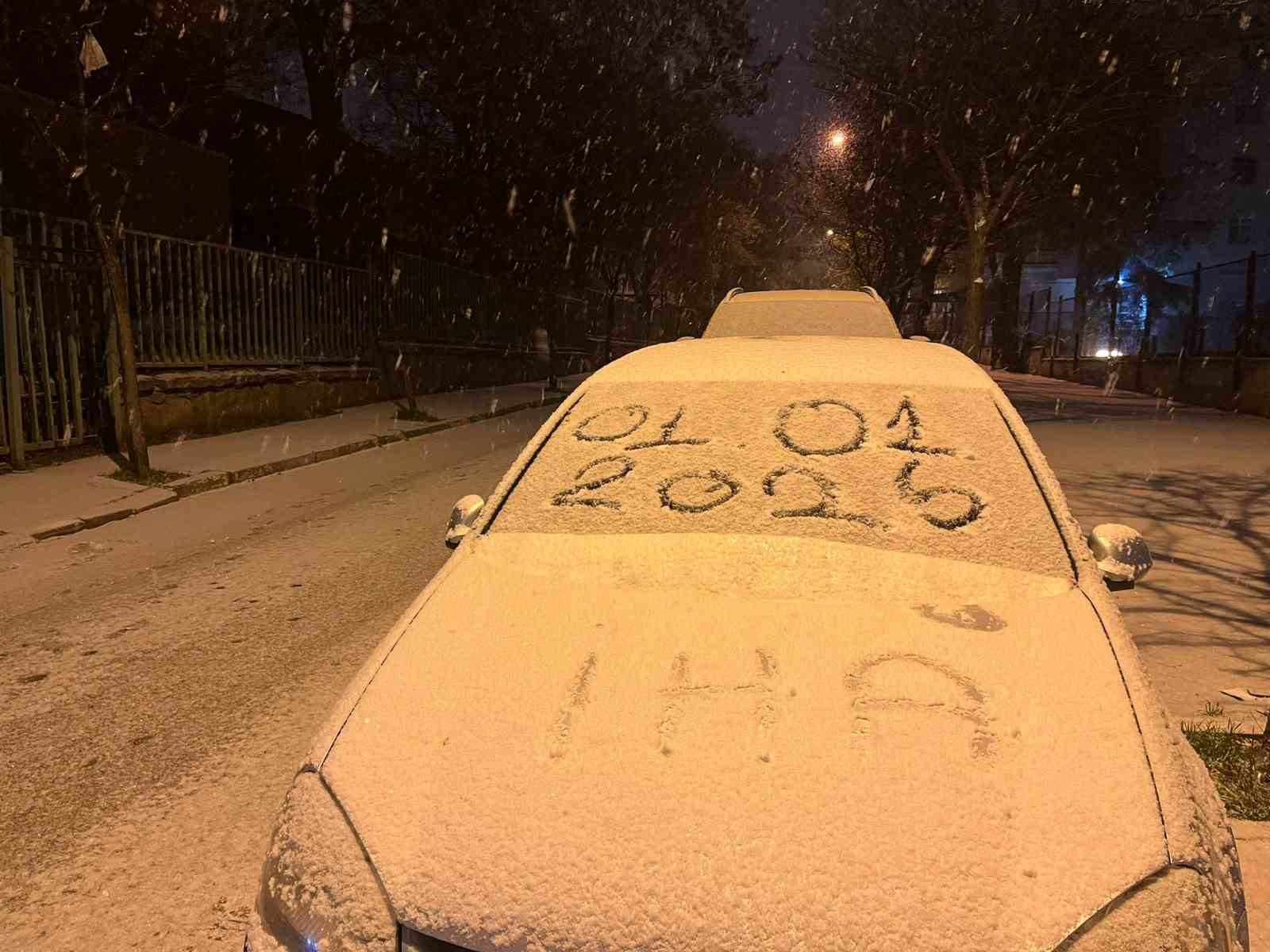 ankara yeni yila kar yagisi ile girdi 4 h17LFKZD