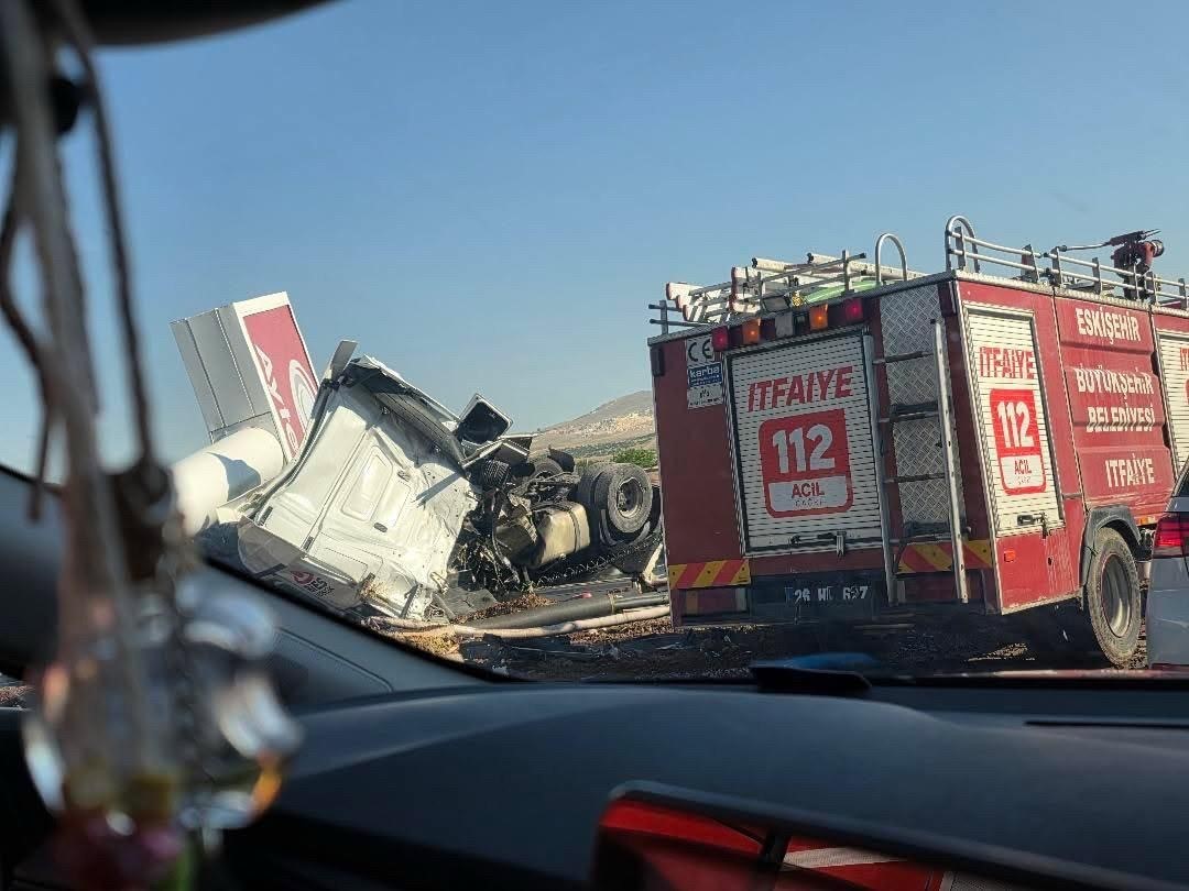 ankara yolunda tir akaryakit istasyonuna daldi faciadan donuldu 0 WdM146OB