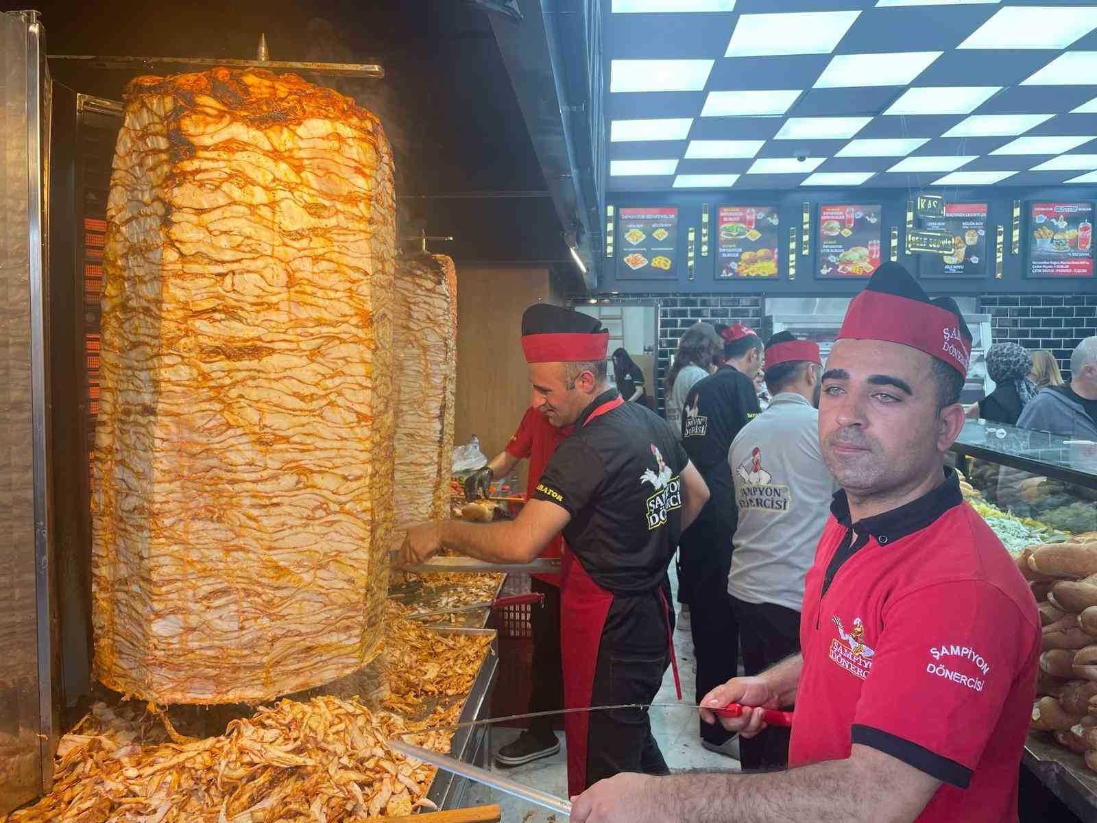 ankarada 1 liraya satilan tavuk doner ve ayrana vatandaslardan yogun ilgi 1