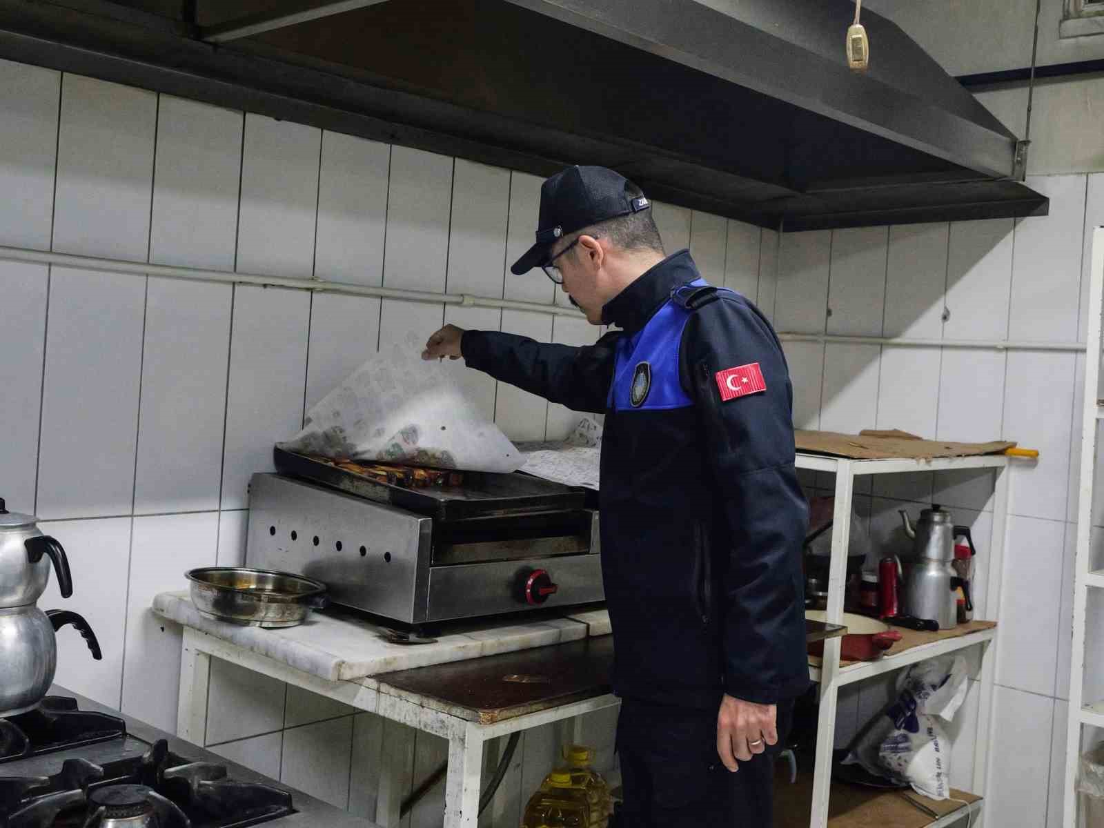 ankarada 154 iscinin yemek yedigi firma muhurlendi 2 VvwygAWk