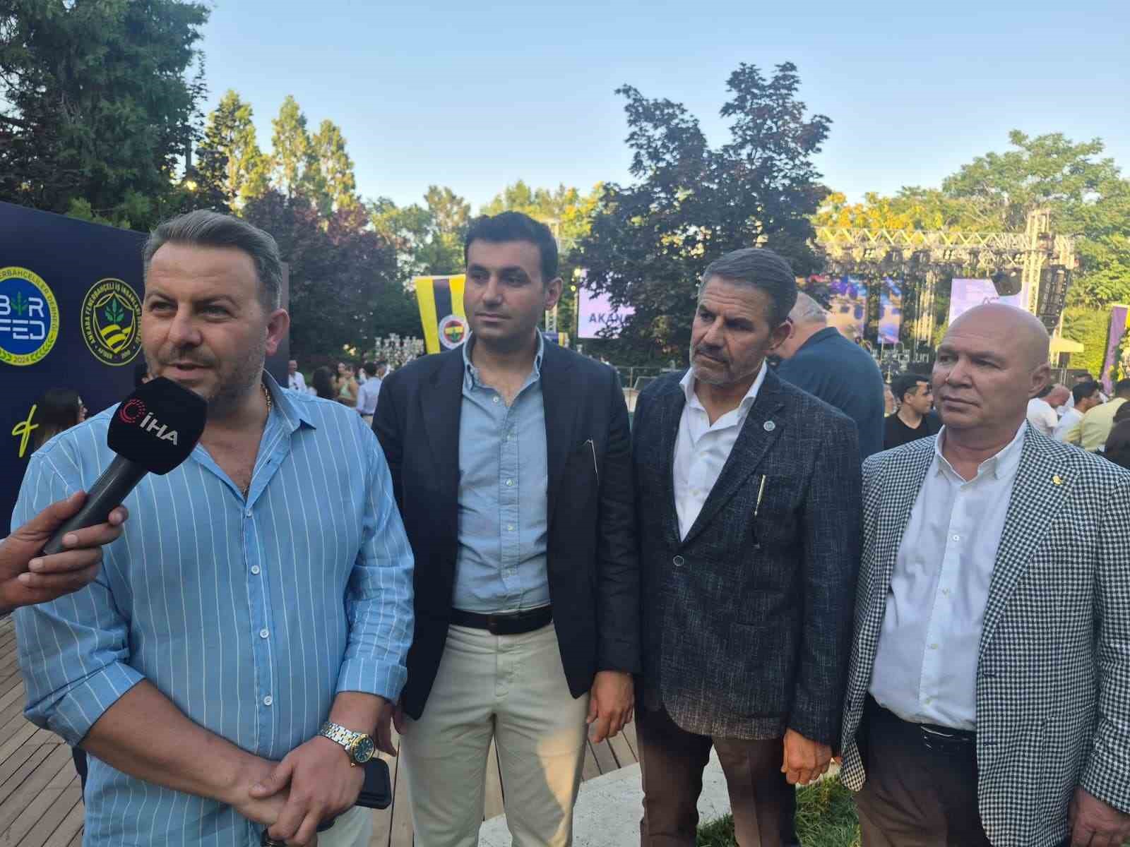Ankara’da "19 Temmuz Dünya Fenerbahçeliler Günü" Kıraç konseriyle kutlandı 4 ankarada 19 temmuz dunya fenerbahceliler gunu kirac konseriyle kutlandi 0 n7vlm9Ps