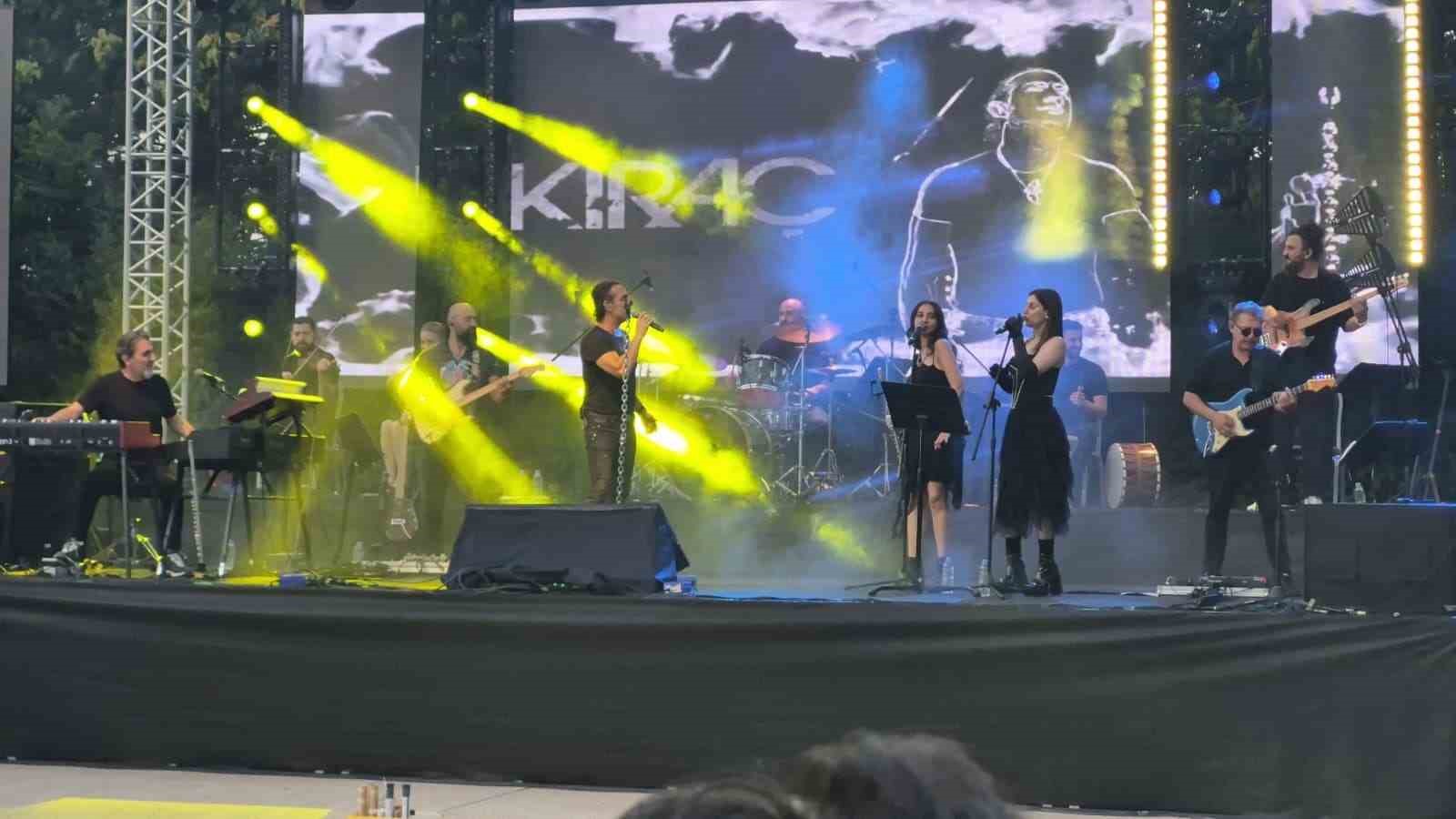 Ankara’da "19 Temmuz Dünya Fenerbahçeliler Günü" Kıraç konseriyle kutlandı 11 ankarada 19 temmuz dunya fenerbahceliler gunu kirac konseriyle kutlandi 7
