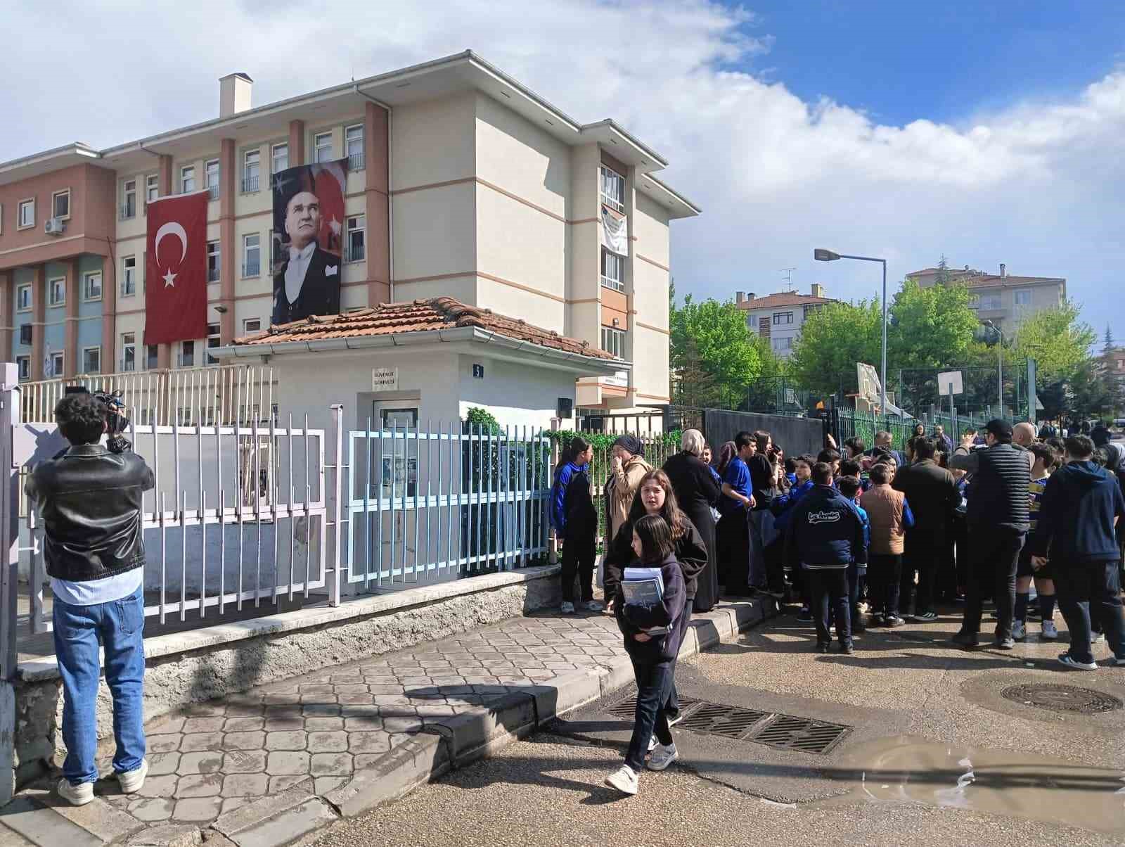 Ankara’da 5. sınıf öğrencisinin okula tabanca getirdiği iddiası 4 ankarada 5 sinif ogrencisinin okula tabanca getirdigi iddiasi 0 6YuePjNU