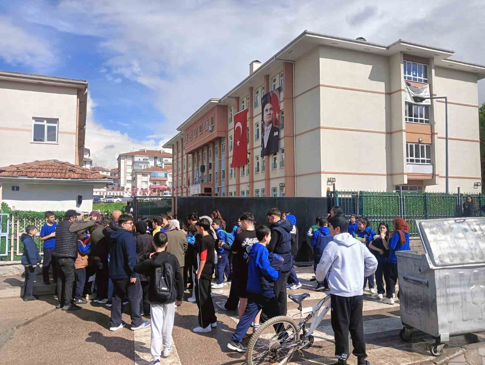Ankara’da 5. sınıf öğrencisinin okula tabanca getirdiği iddiası 5 ankarada 5 sinif ogrencisinin okula tabanca getirdigi iddiasi 1 gnH8F93A