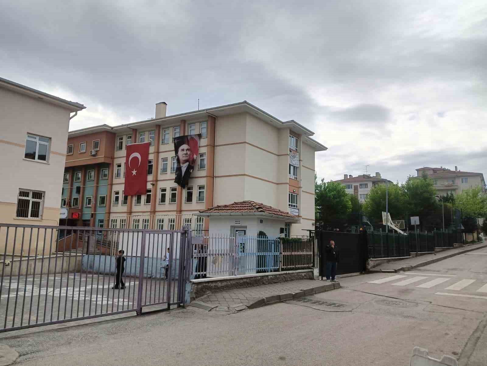 Ankara’da 5. sınıf öğrencisinin okula tabanca getirdiği iddiası 6 ankarada 5 sinif ogrencisinin okula tabanca getirdigi iddiasi 2 VgZrslqr