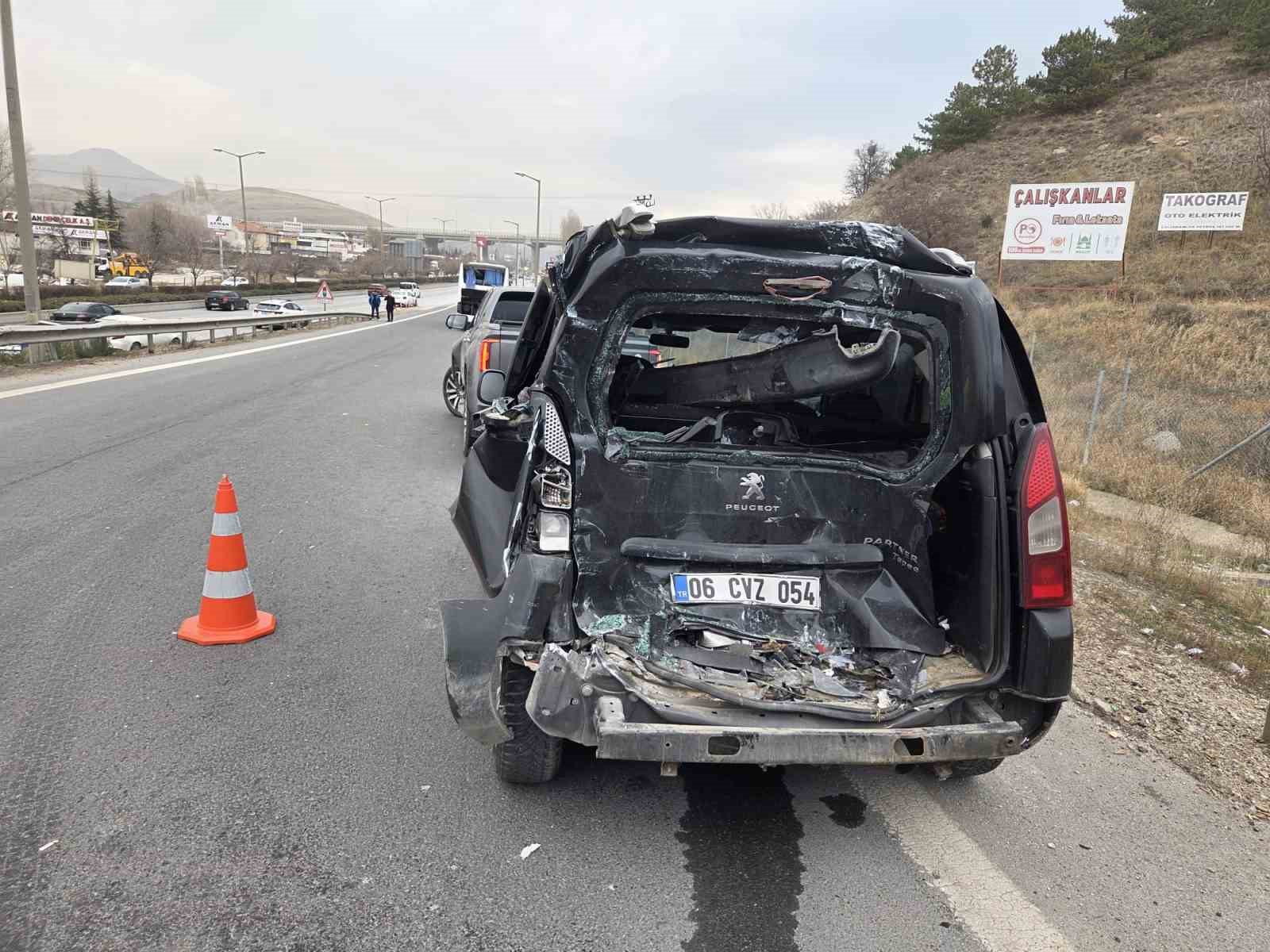 ankarada 6 aracli zincirleme kaza 5 yarali 3