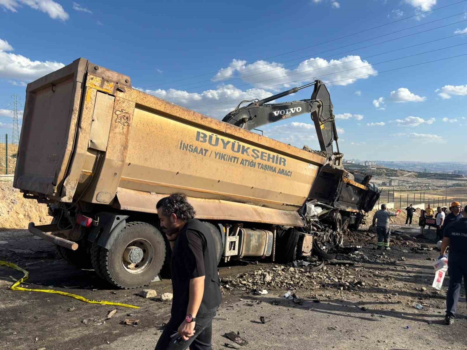 Ankara’da ABB’ye ait kamyon kaza yaptı: 2 işçi hayatını kaybetti 5 ankarada abbye ait kamyon kaza yapti 2 isci hayatini kaybetti 1 ASjvikBZ