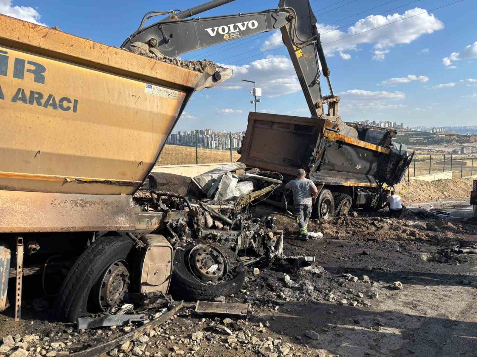 Ankara’da ABB’ye ait kamyon kaza yaptı: 2 işçi hayatını kaybetti 6 ankarada abbye ait kamyon kaza yapti 2 isci hayatini kaybetti 2 S3ZRfDt4