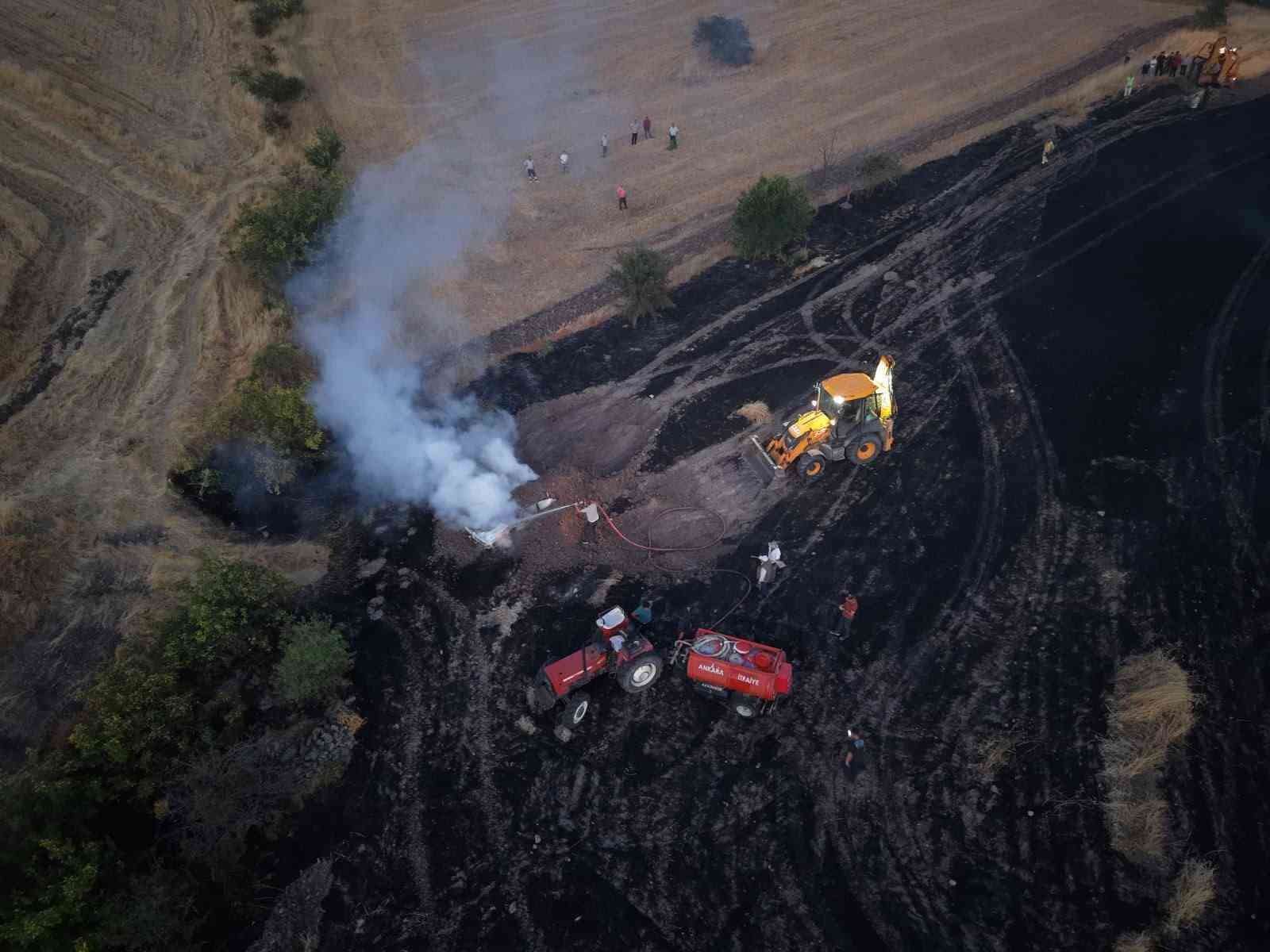 Ankara’da aracın alev alması ile çıkan yangın söndürüldü 5 ankarada aracin alev almasi ile cikan yangin sonduruldu 1 KziipAm2