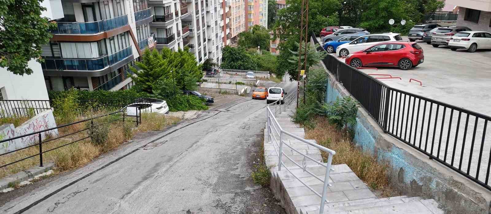 Ankara’da araçların çıkamadığı yokuş Türkiye’de gündem oldu 5 ankarada araclarin cikamadigi yokus turkiyede gundem oldu 1 VNWR4IBl