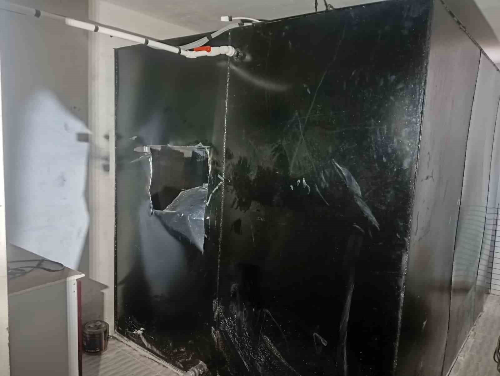 Ankara’da artan su kesintileri nedeniyle apartmana depo inşa etmeye çalışan 4 kişi boyadan soludukları kimyasal maddeden etkilendi 6 ankarada artan su kesintileri nedeniyle apartmana depo insa etmeye calisan 4 kisi boyadan soluduklari thMGYc6w