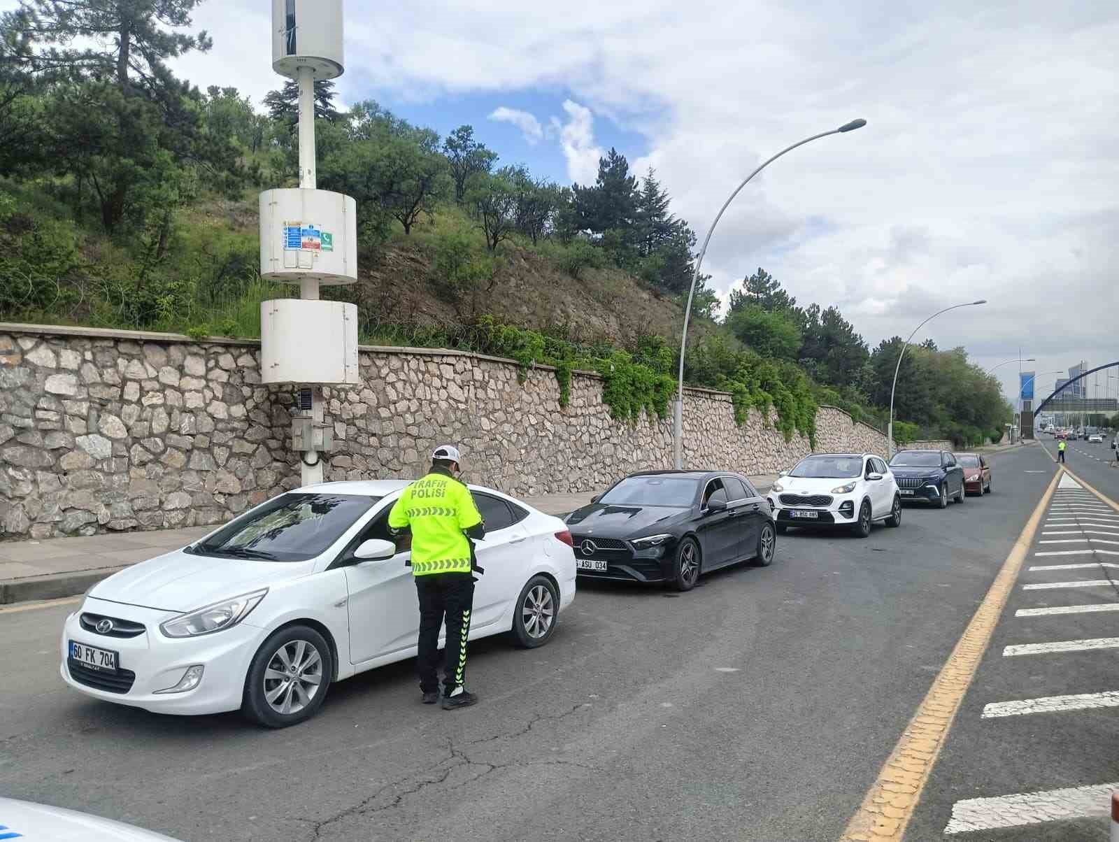 ankarada bayram tedbirleri basladi polis trafik denetimi gerceklestirdi 2 1GmkNTke
