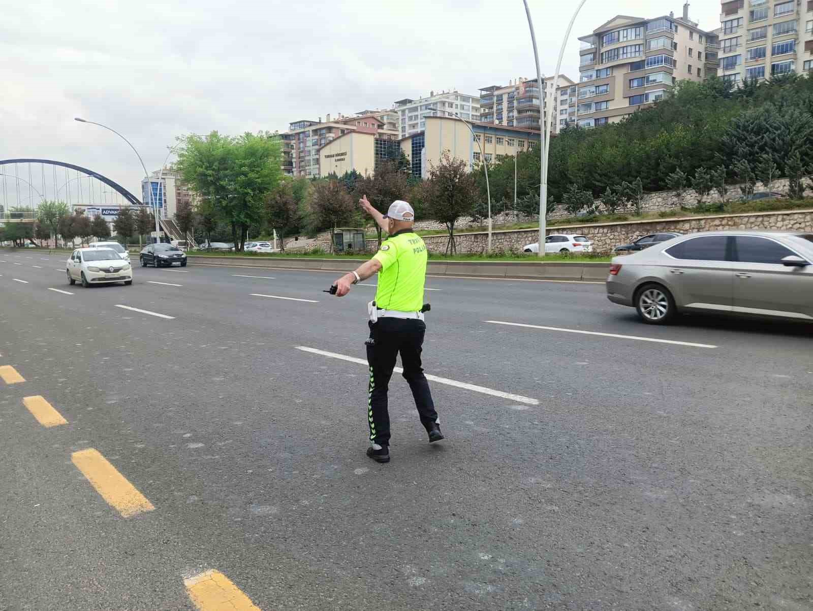 ankarada bayram tedbirleri basladi polis trafik denetimi gerceklestirdi 3 GLT7IhqH