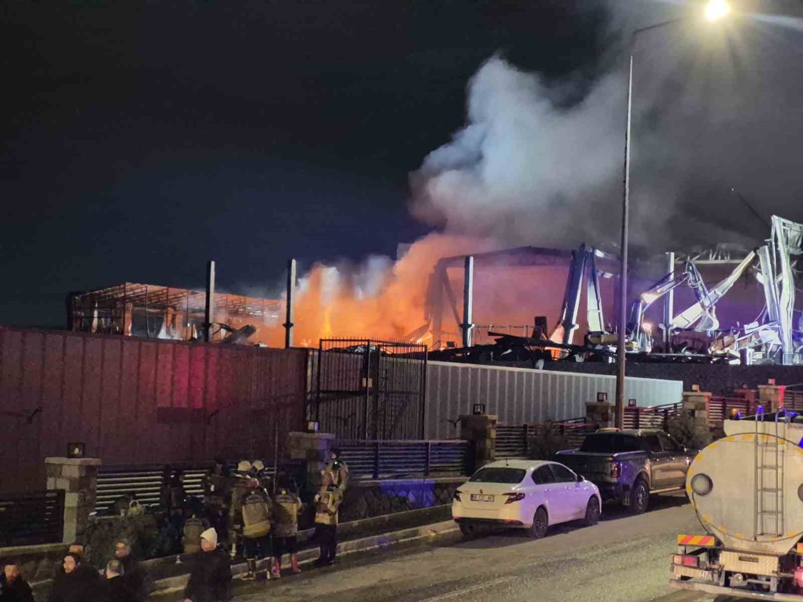 ankarada bir ilac fabrikasi cikan yangin sonrasi kullanilamaz hale geldi 1 i5hKrUve