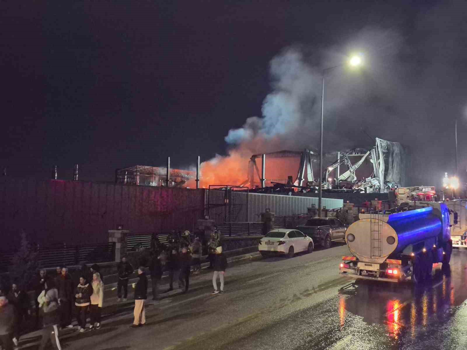 ankarada bir ilac fabrikasi cikan yangin sonrasi kullanilamaz hale geldi 2 P4OP56j6