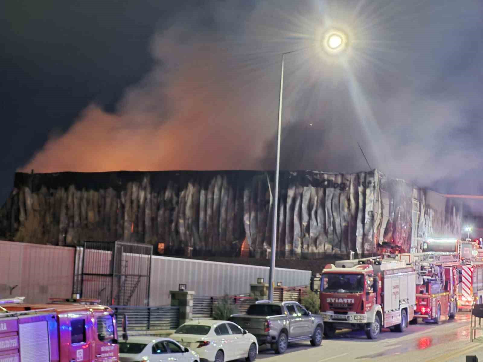 ankarada bir ilac fabrikasi cikan yangin sonrasi kullanilamaz hale geldi 28 2SZIFBS2