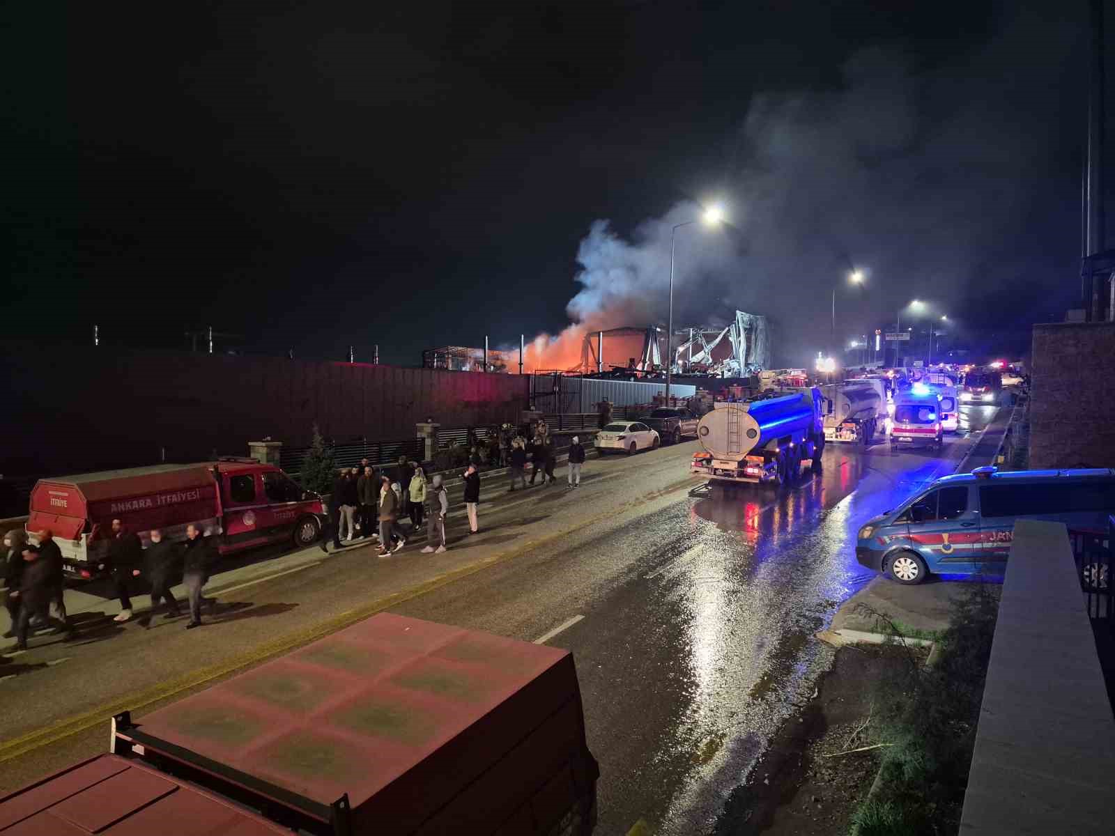 ankarada bir ilac fabrikasi cikan yangin sonrasi kullanilamaz hale geldi 3