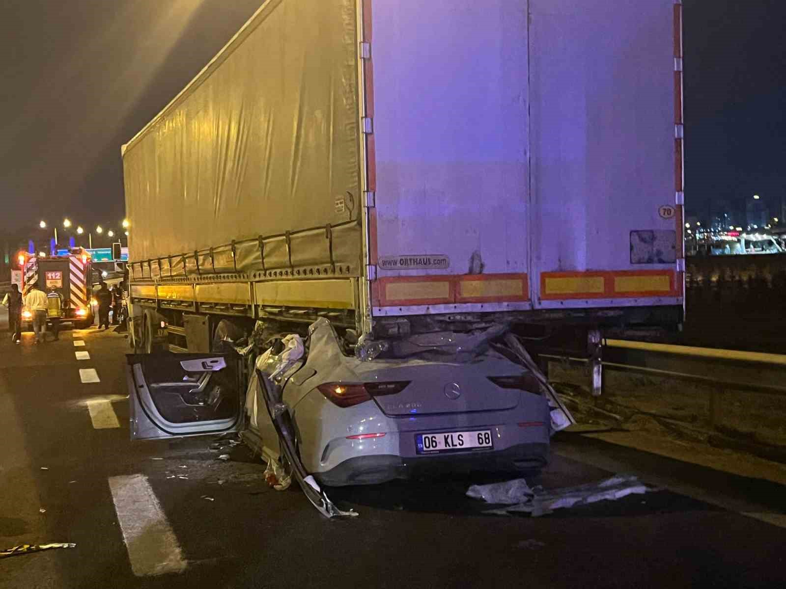 Ankara’da bir otomobil tırın altına girdi: 2 ölü 1 ağır yaralı 5 ankarada bir otomobil tirin altina girdi 2 olu 1 agir yarali 1 ZE3veDPA