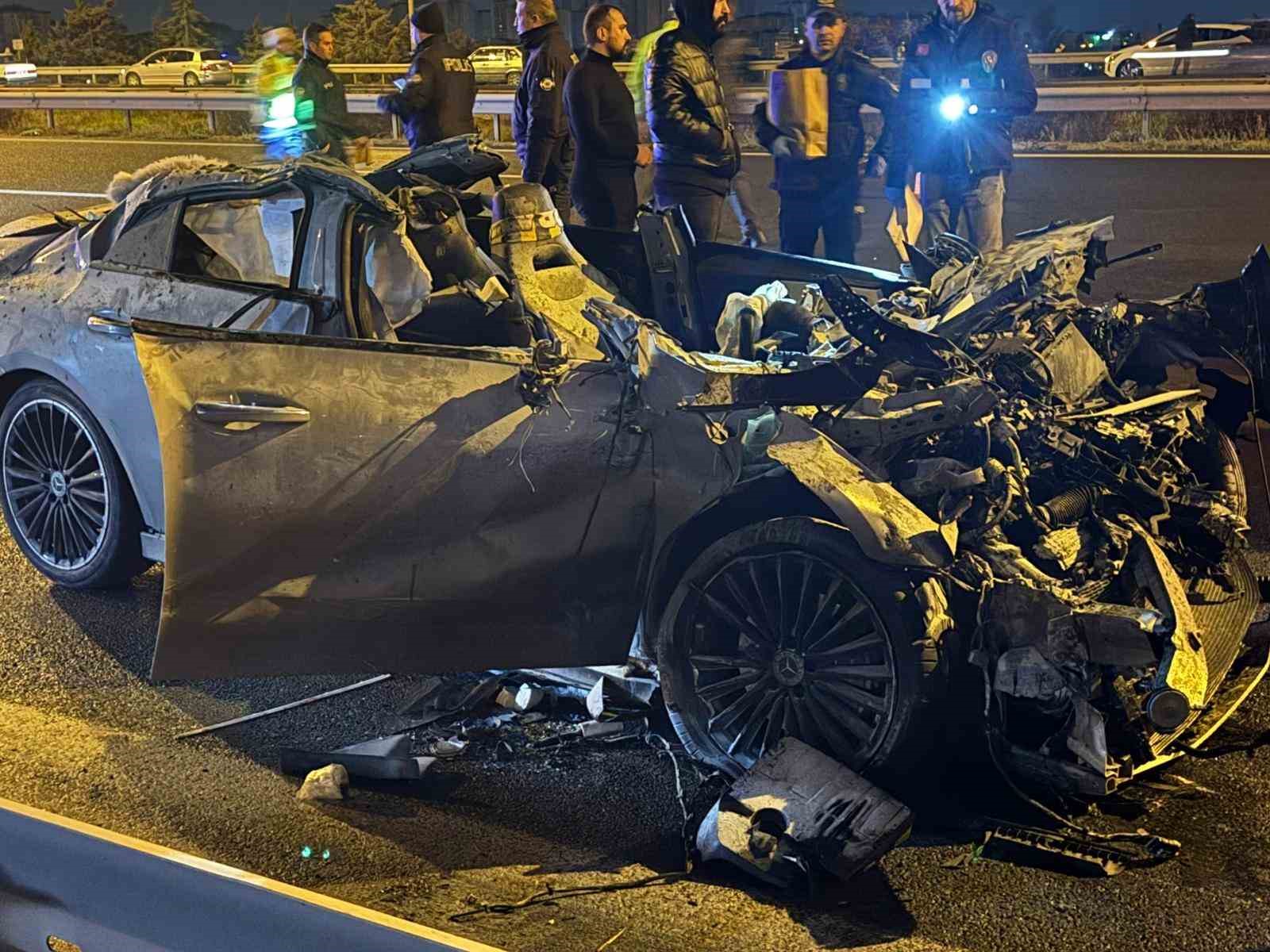Ankara’da bir otomobil tırın altına girdi: 2 ölü 1 ağır yaralı 6 ankarada bir otomobil tirin altina girdi 2 olu 1 agir yarali 2 ycjqBDKm