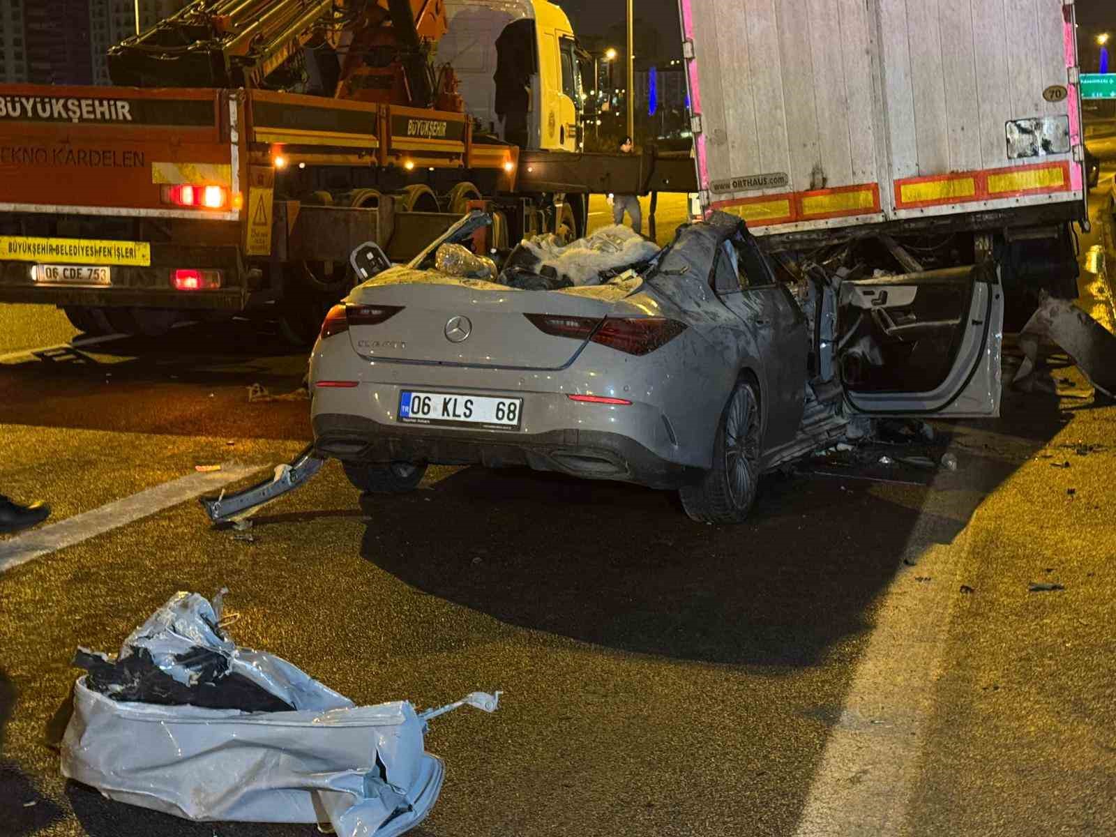Ankara’da bir otomobil tırın altına girdi: 2 ölü 1 ağır yaralı 7 ankarada bir otomobil tirin altina girdi 2 olu 1 agir yarali 3 ueUZmvSs