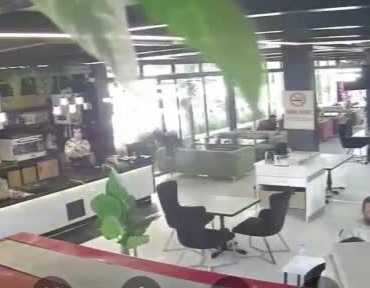 ankarada-bir-sahis-silahlariyla-restoranda-gelip-saldiri-girisiminde-bulundu-Yv8tJuqu.jpg