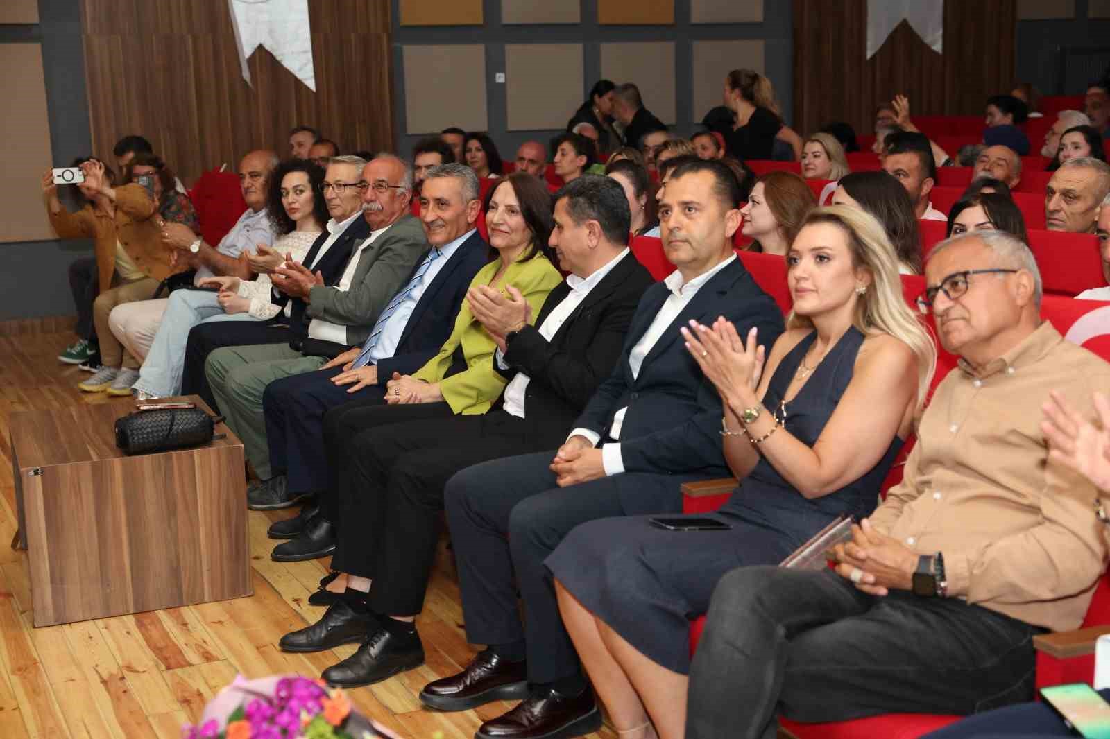 Ankara’da ‘Bir Tel Yeter’ konseri gönülleri buluşturdu 4 ankarada bir tel yeter konseri gonulleri bulusturdu 0 SIU4cRcB