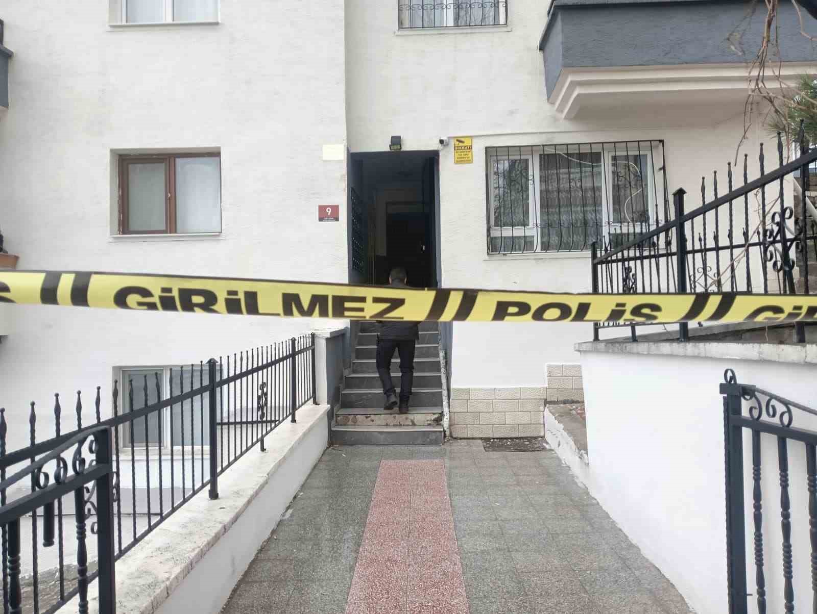 Ankara’da boğularak öldürülen kadın olayıyla ilgili anne ve bir şüpheli gözaltına alındı 4 ankarada bogularak oldurulen kadin olayiyla ilgili anne ve bir supheli gozaltina alindi 0 4whqdy4S