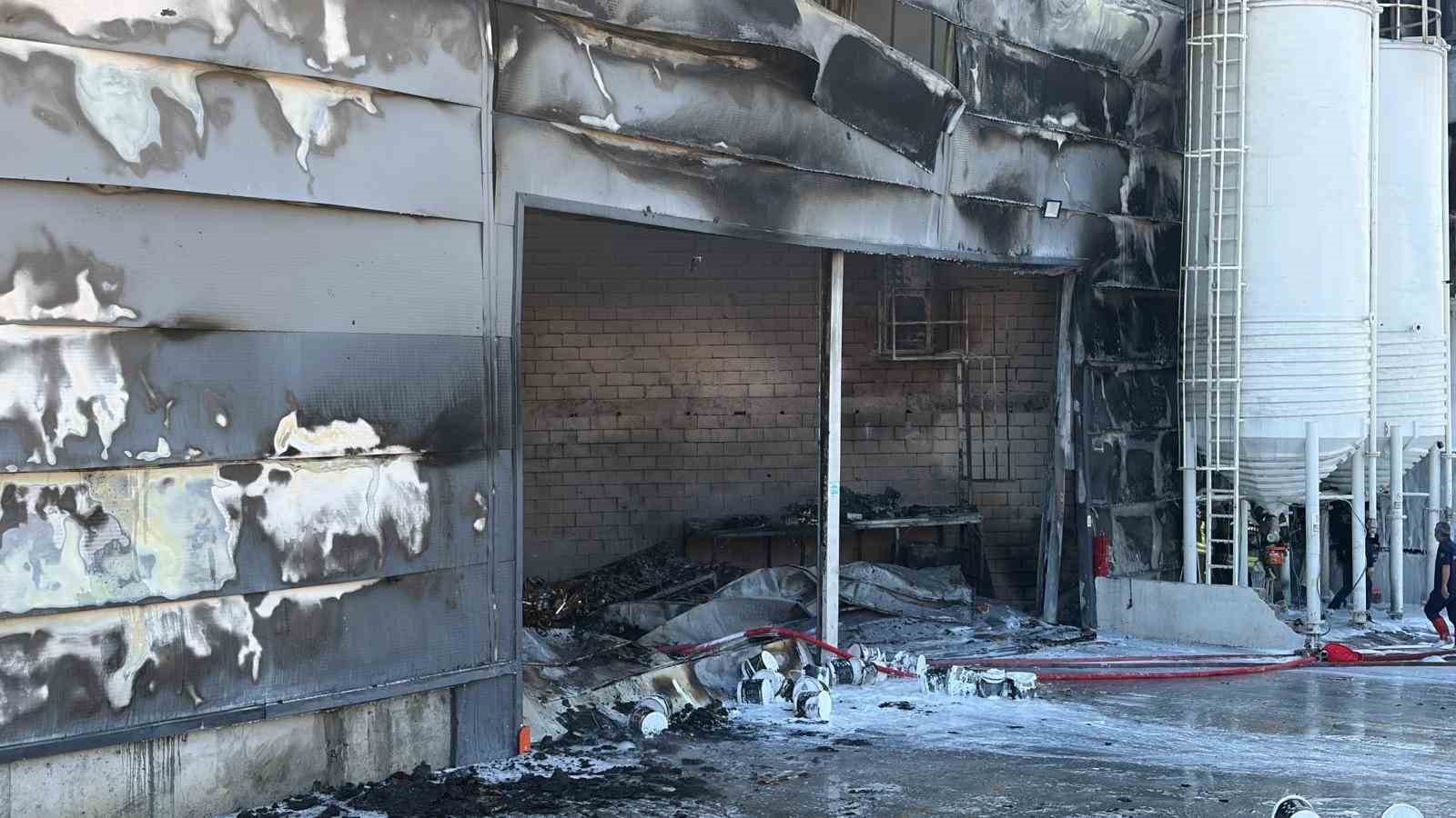 ankarada boya fabrikasinda yangin 1 mZAX3cH9